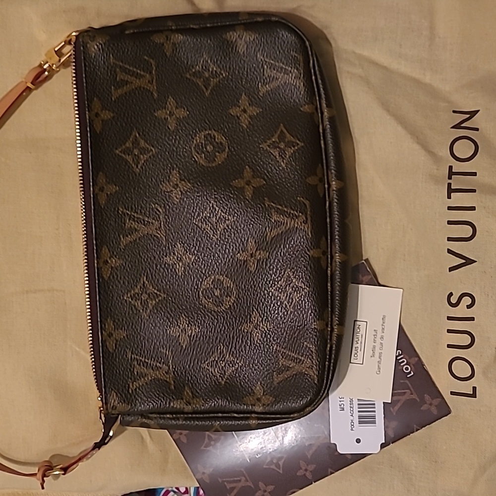 Authentic Louis Vuitton Pochette accessory bag, like new